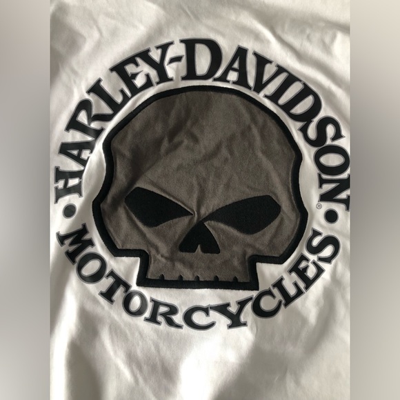 Brand new, never worn Harley Davidson long sleeve. - Picture 2 of 6
